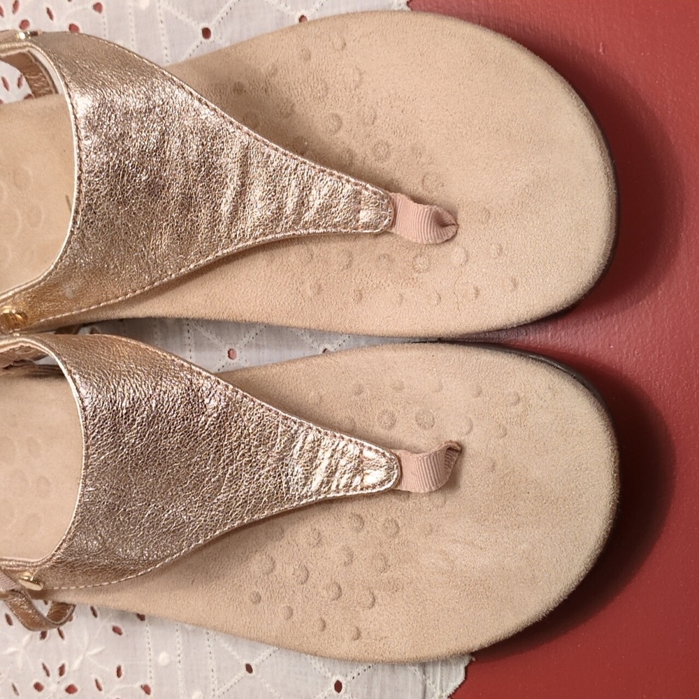 Vionic Rose Gold Sandal, Size 7- In Very Good Used Condition